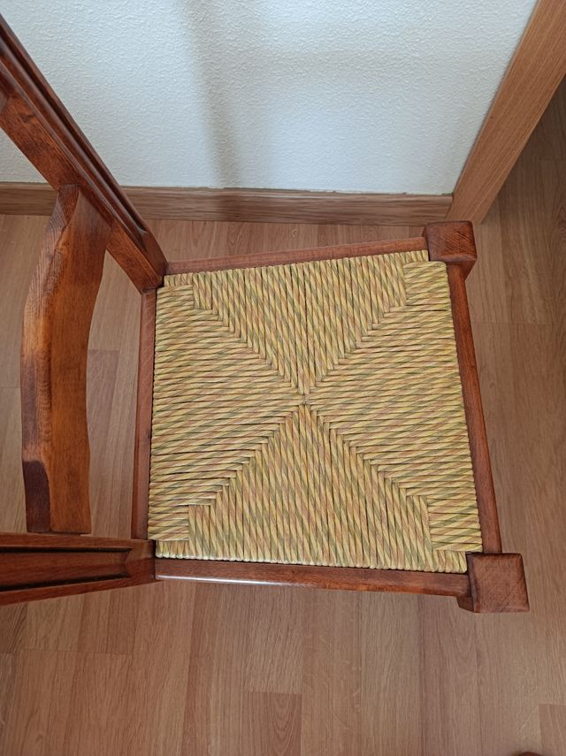 4 SILLAS DE MADERA DE COMEDOR