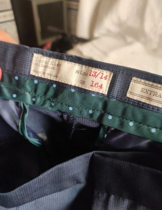 Traje de chaqueta azulina de Zara. Niño
