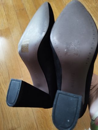 Zapatos negros de ante. Talla 38.