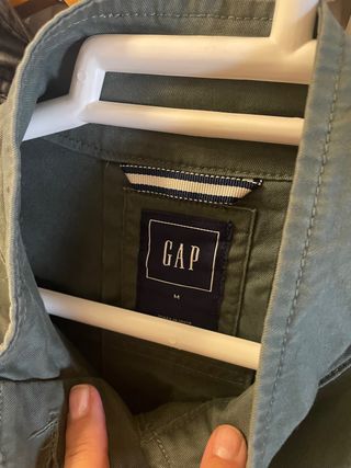Parka corto verde marca Gap