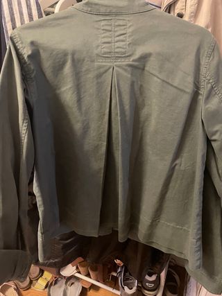 Parka corto verde marca Gap