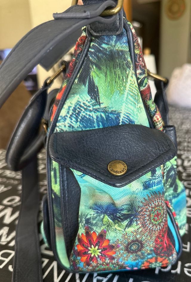 bolso bandolera marca Desigual