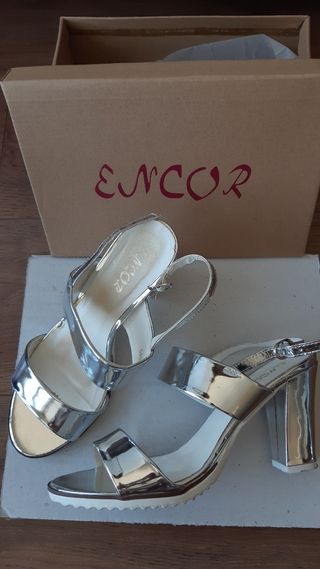 Sandalia plata elegante (39, tacon)
