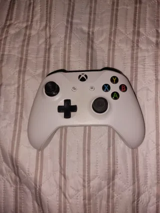 Xbox one s con 2 mandos originales y 14 juegos