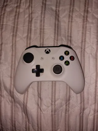 Xbox one s con 2 mandos originales y 14 juegos