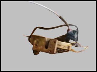 Cerradura capot 403 757 12V Ford Courier (-) 1.8D