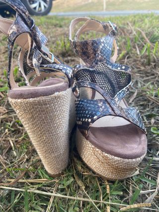 sandalia de serpiente