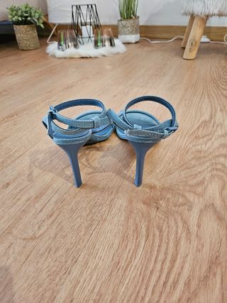 Sandalia de tacón vaquero