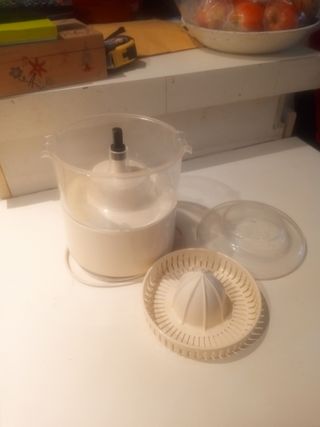 Exprimidor, báscula, coctelera etc