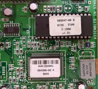 Controladora SCSI Adaptec AHA-2940AU