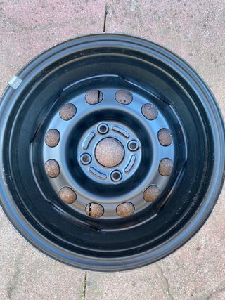 LLANTA DE HIERRO DE FORD 14”