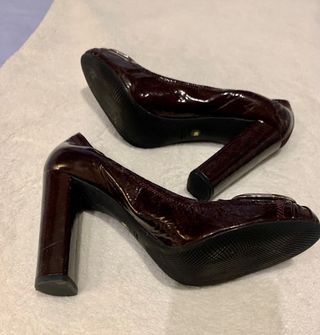 Zapato PRADA charol GRANATE tacon ancho