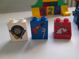 Lego Duplo auto, podio, ambientazione