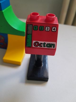 Lego Duplo auto, podio, ambientazione