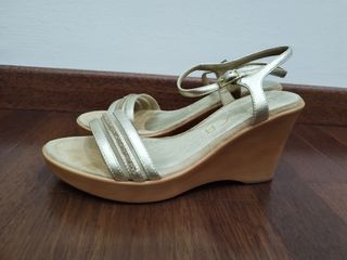 Sandalias con tacón de cuña