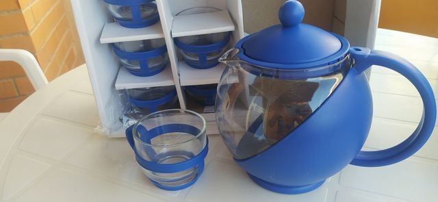 Teiera con tazze