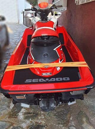 Moto de agua sea doo rxp