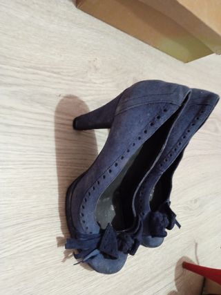 Zapatos tacón azul de piel