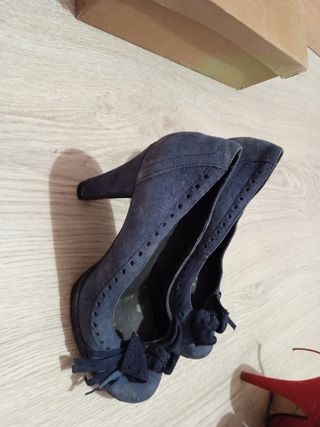 Zapatos tacón azul de piel