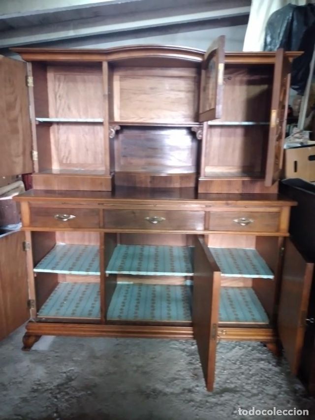 Antiguo aparador de madera de haya ,con tallas