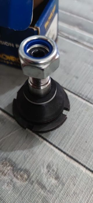 Rotula de suspensión nueva