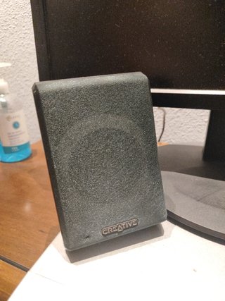 Ordenador con altavoces