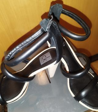Sandalia piel negra CK