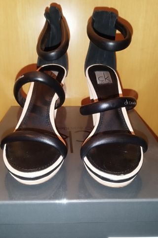 Sandalia piel negra CK