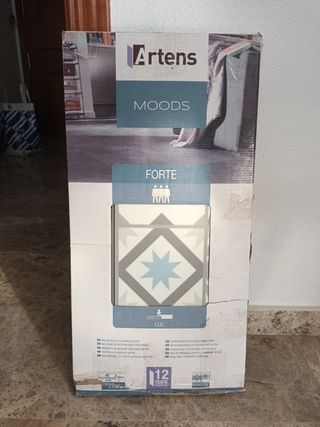 Caja nueva baldosas PVC +otras usadas y quitadas.