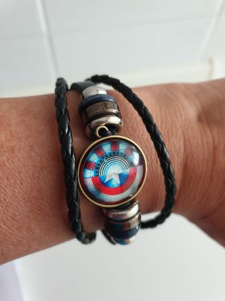 Pulsera de cuero Marvel de los Vengadores NUEVA