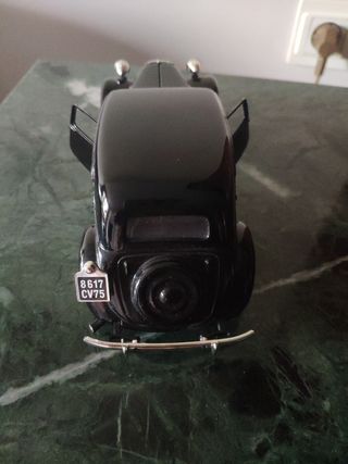 Coche a escala Citroen  TA 15CV