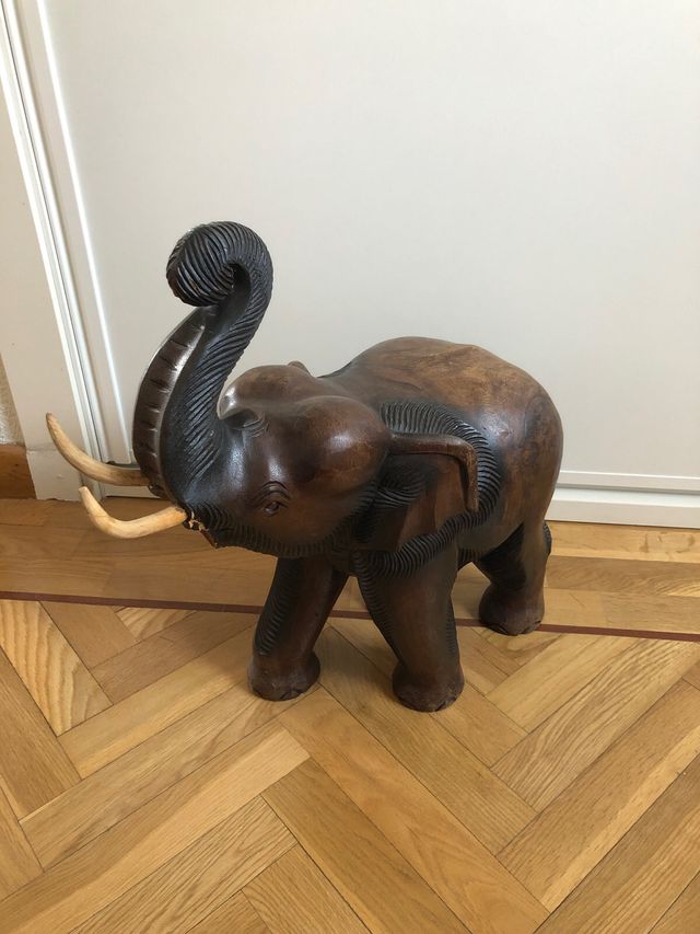 Elefante de madera