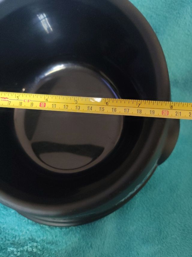 Ciotola per cibo per cani inclinata