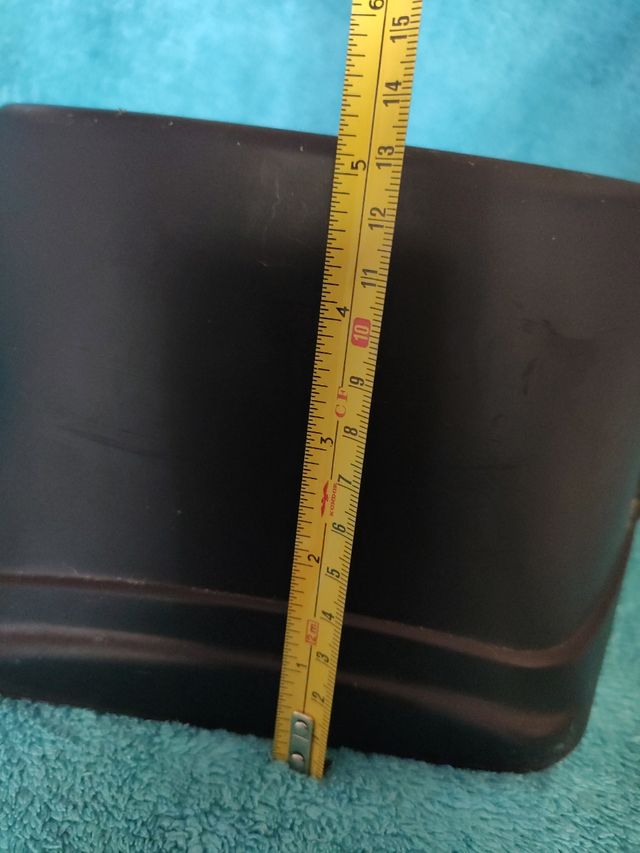 Ciotola per cibo per cani inclinata