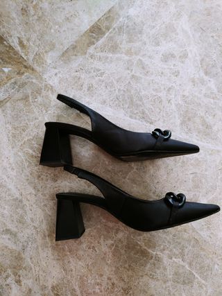 Zapatos tacón destalonado negros