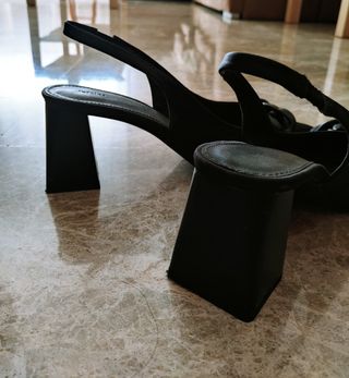 Zapatos tacón destalonado negros