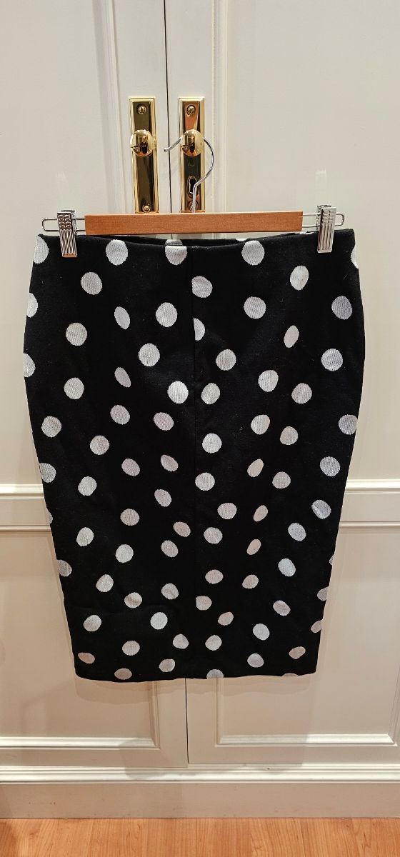 Falda de punto. Lunares.