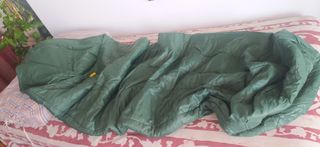 2 sacos de campaña. 1 verde y otro azul. 10 E c/u