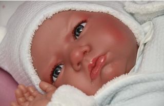 Bebé REBORN con regalo