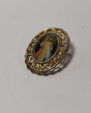 Broche antiguo con imagen 