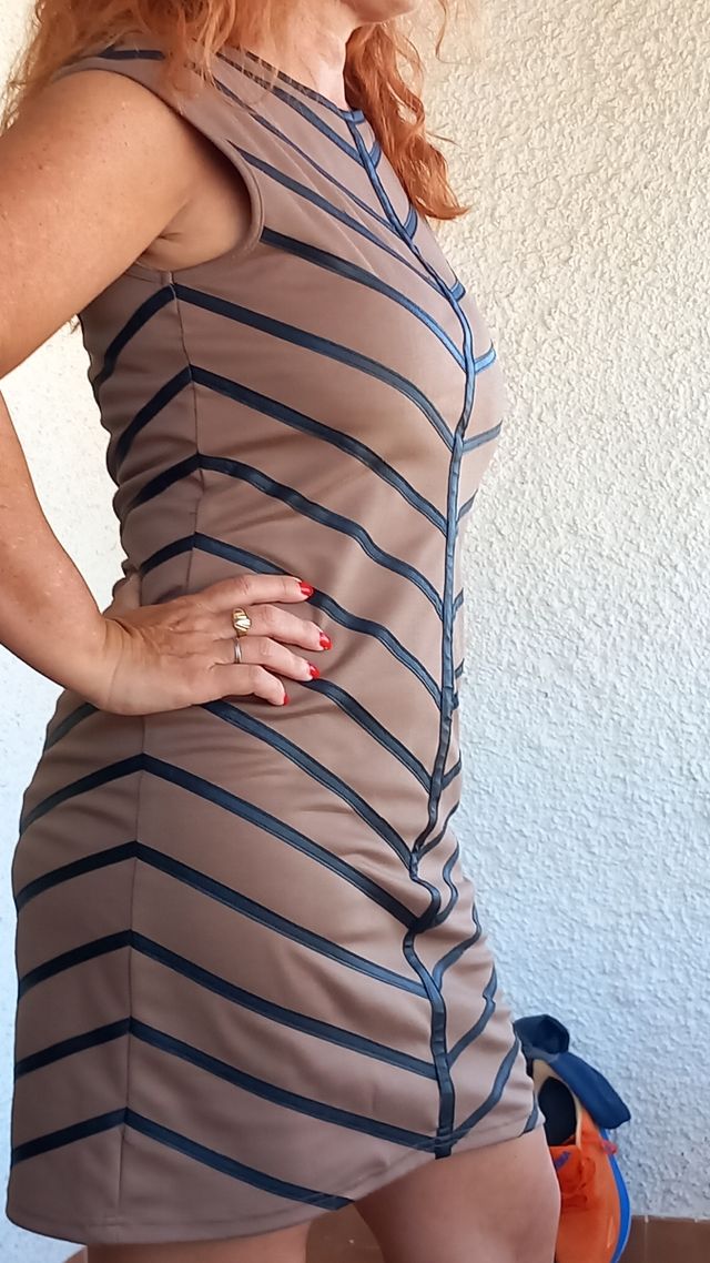 Vestido con tiras polipiel