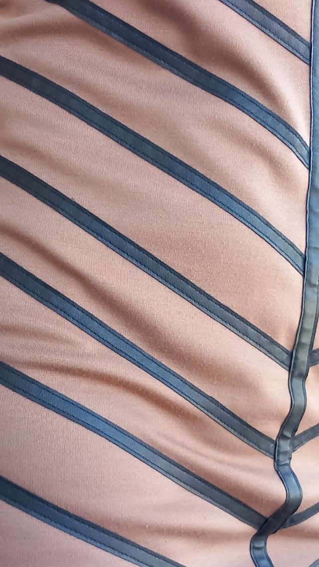 Vestido con tiras polipiel