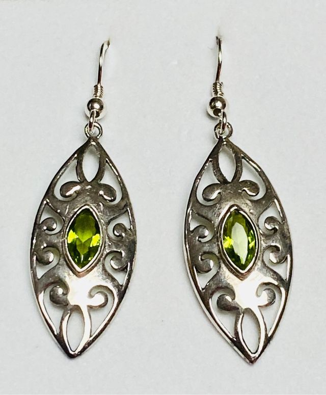 Pendientes indios de peridotos en plata de ley 925