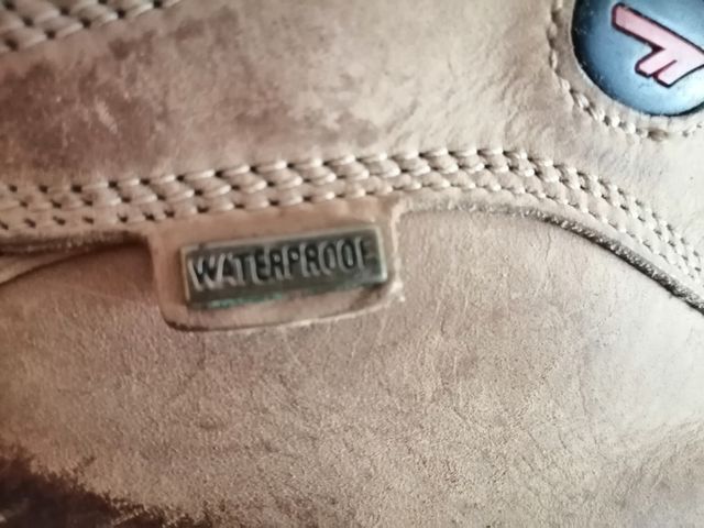 Scarponi da montagna taglia 39.