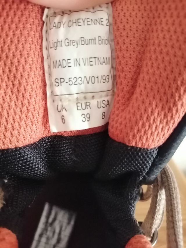 Scarponi da montagna taglia 39.