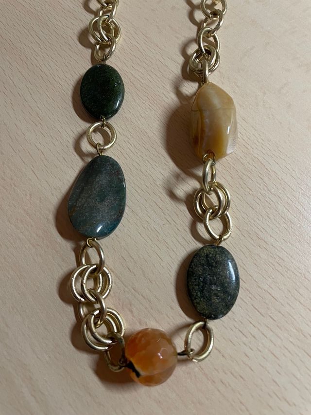 Collana con pietre