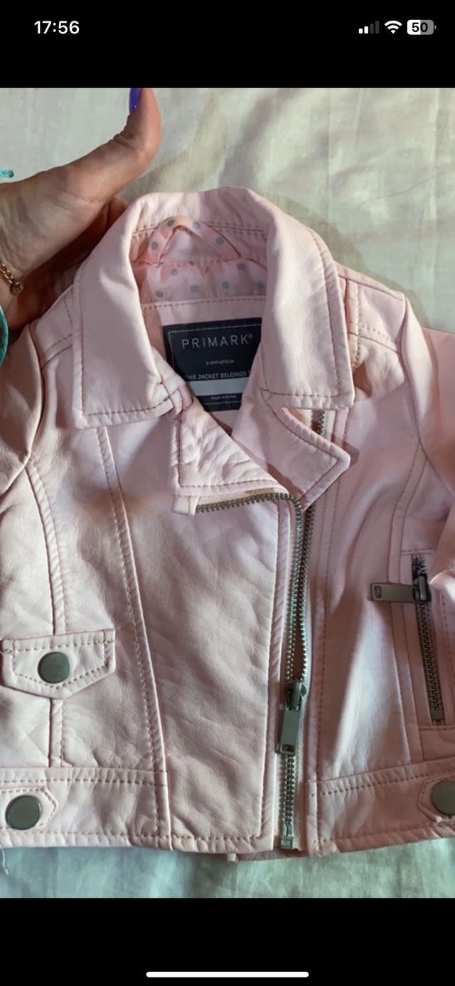 una chupa cuero bebé rosa 0-3