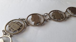 Pulsera de plata histórica.