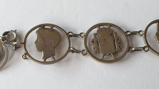 Pulsera de plata histórica.