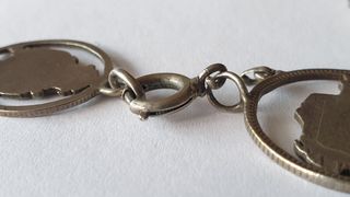 Pulsera de plata histórica.